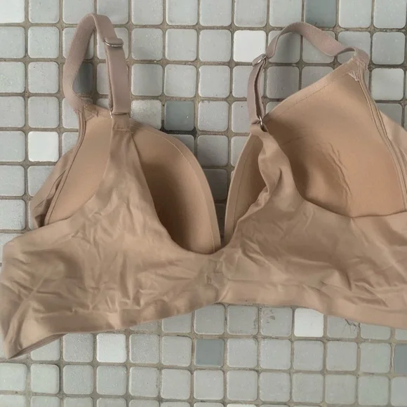 Aerie Wireless Bra - Picture 2 of 3